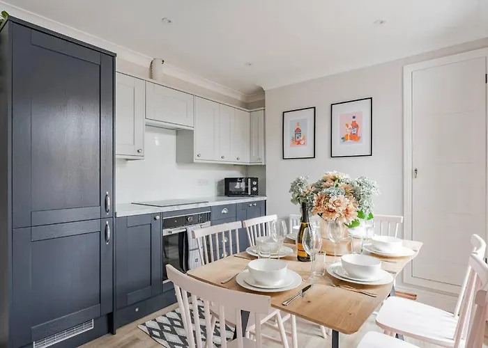 Family & Pet Friendly, Stylish & Spacious Beach House