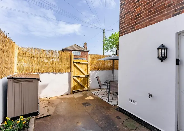 Family & Pet Friendly, Stylish & Spacious Beach House