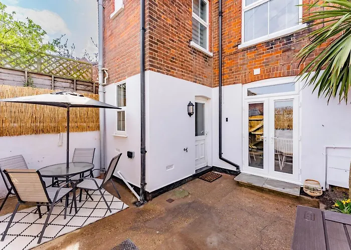 Family & Pet Friendly, Stylish & Spacious Beach House
