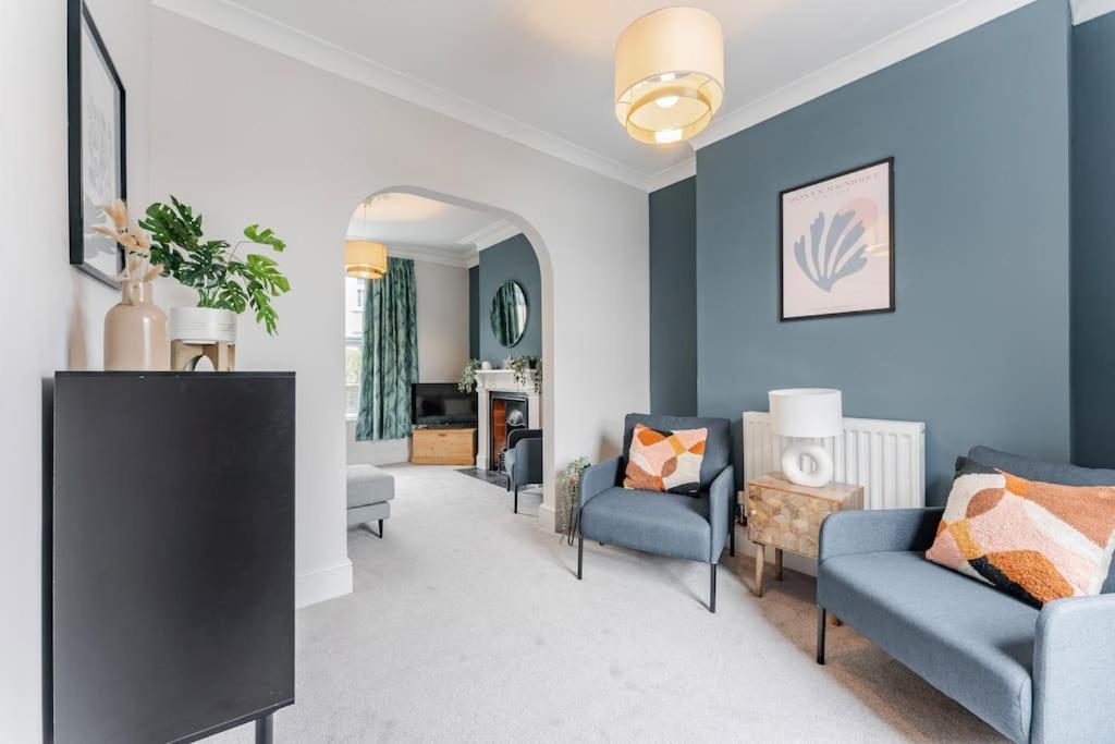 Family & Pet Friendly, Stylish & Spacious House Holiday home *