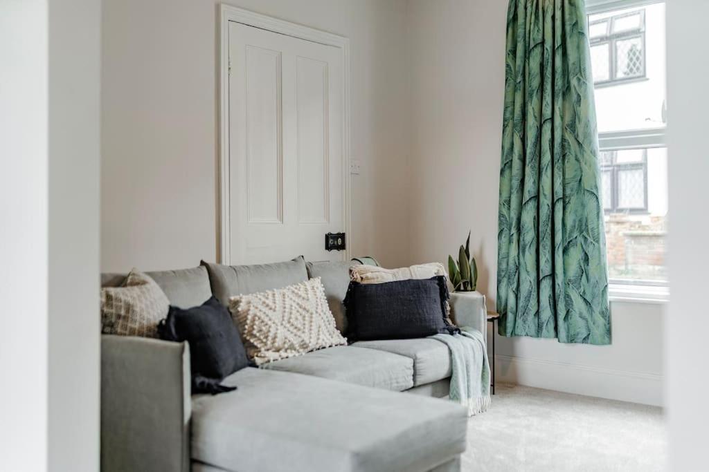 Family & Pet Friendly, Stylish & Spacious House Holiday home *