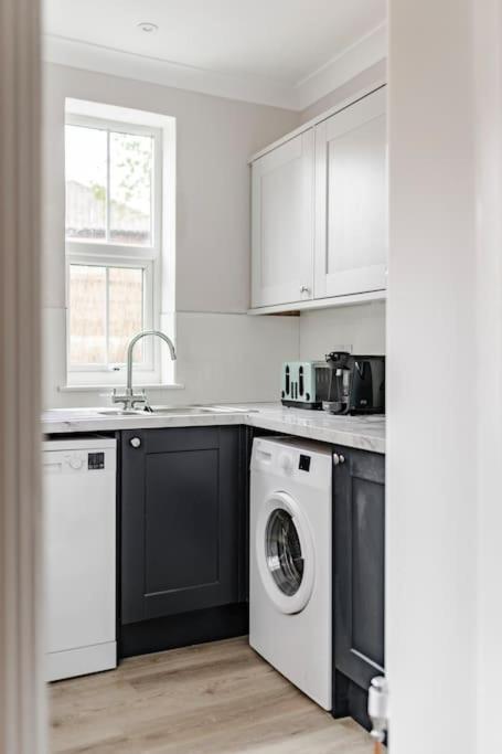 Family & Pet Friendly, Stylish & Spacious House